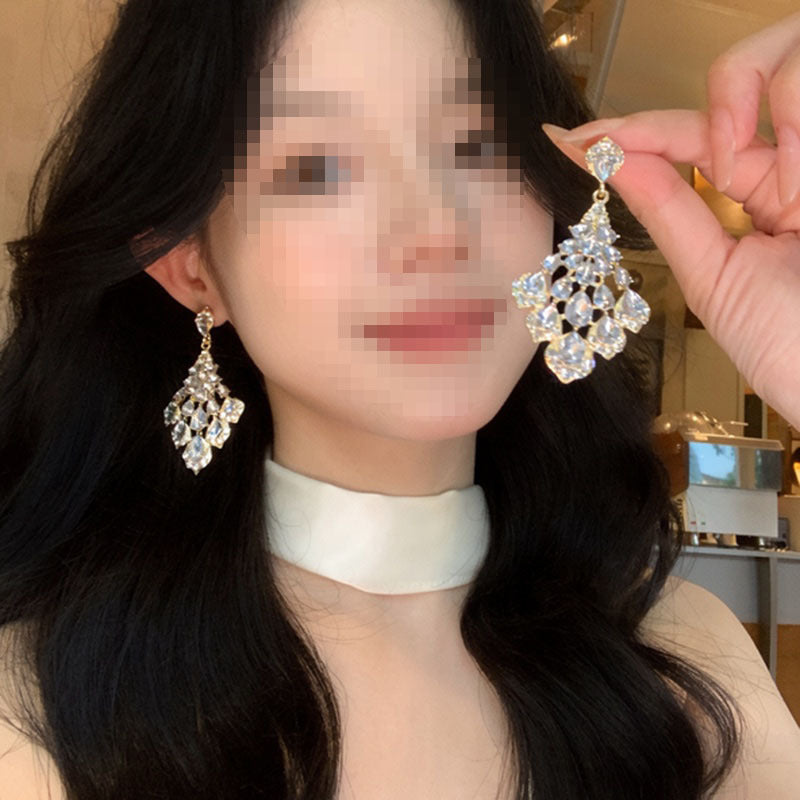 菱形鑲鑽垂墜耳釘－商品主圖｜https://igowo.tw/
