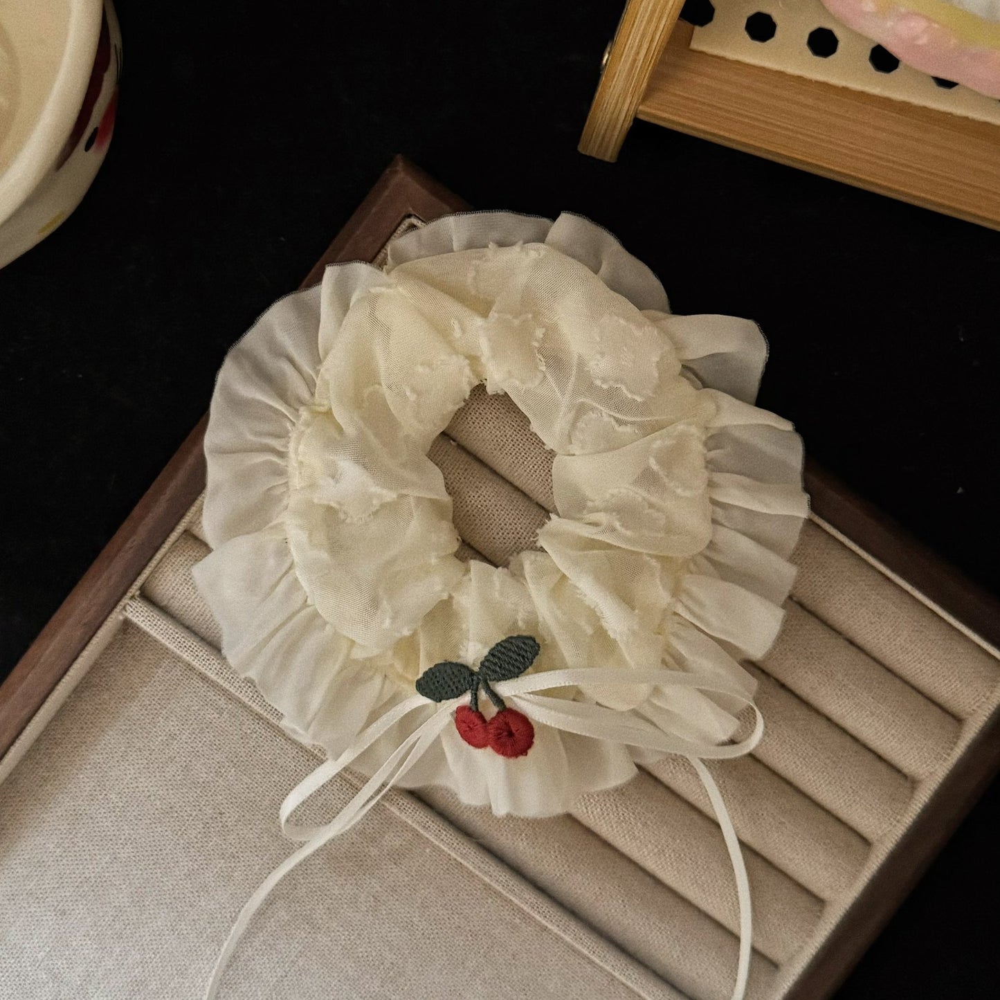 白色蕾絲櫻桃領結髮圈