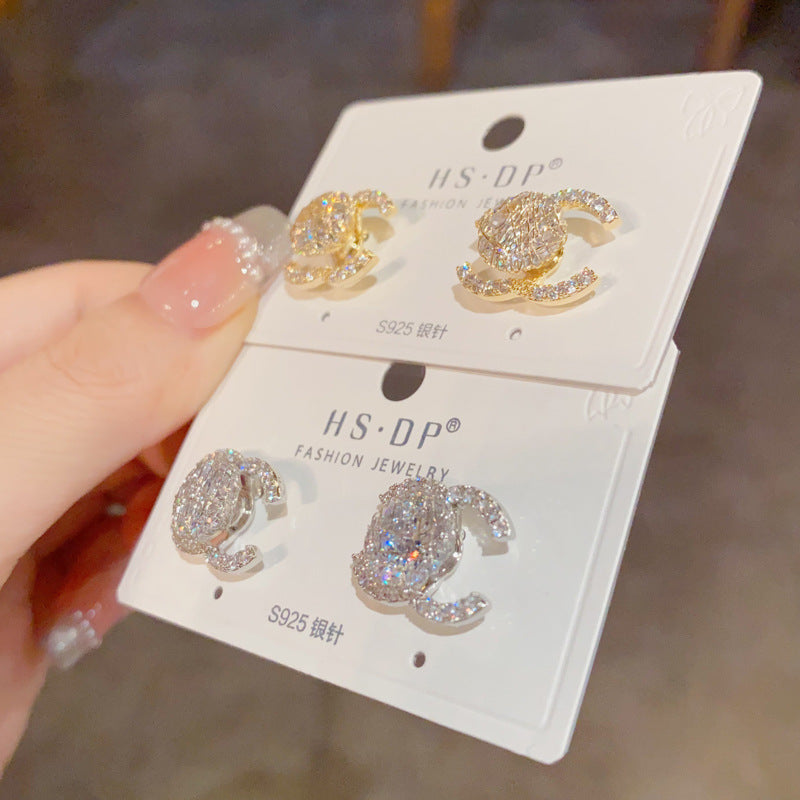 金色鋯石小巧電鍍耳釘－商品主圖｜https://igowo.tw/