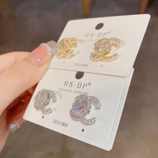 金色鋯石小巧電鍍耳釘－商品主圖｜https://igowo.tw/