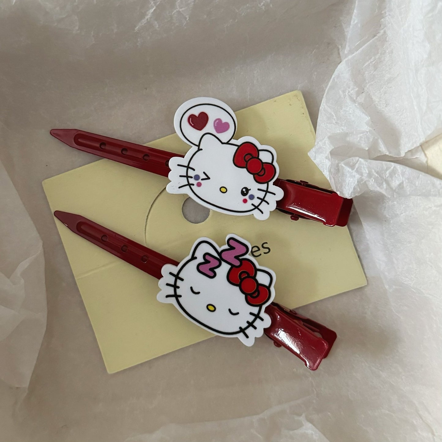 紅色壓克力愛心髮夾－商品主圖｜https://igowo.tw/