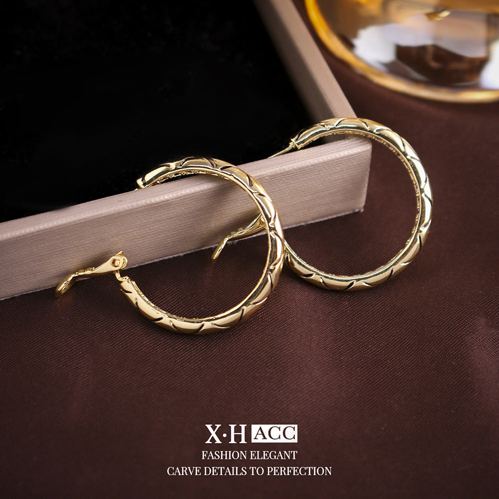 金色素圈誇張耳環－細節特寫24｜https://igowo.tw/