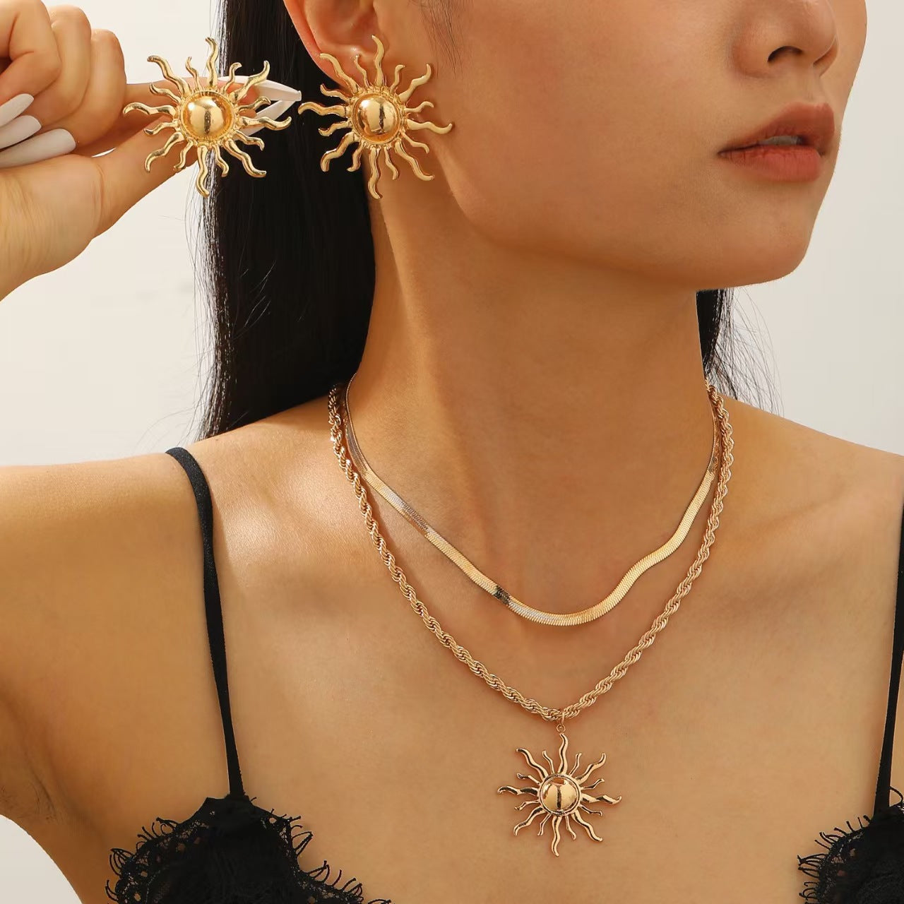 太陽花墜飾多層項鍊－細節特寫19｜https://igowo.tw/