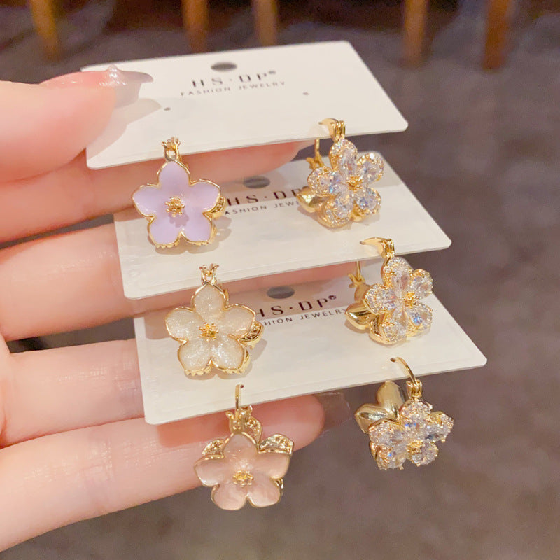鋯石花朵雙面簡約耳扣－商品主圖｜https://igowo.tw/