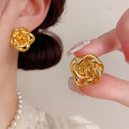 金屬花朵鏤空簡約耳釘－第二視角實拍｜https://igowo.tw/