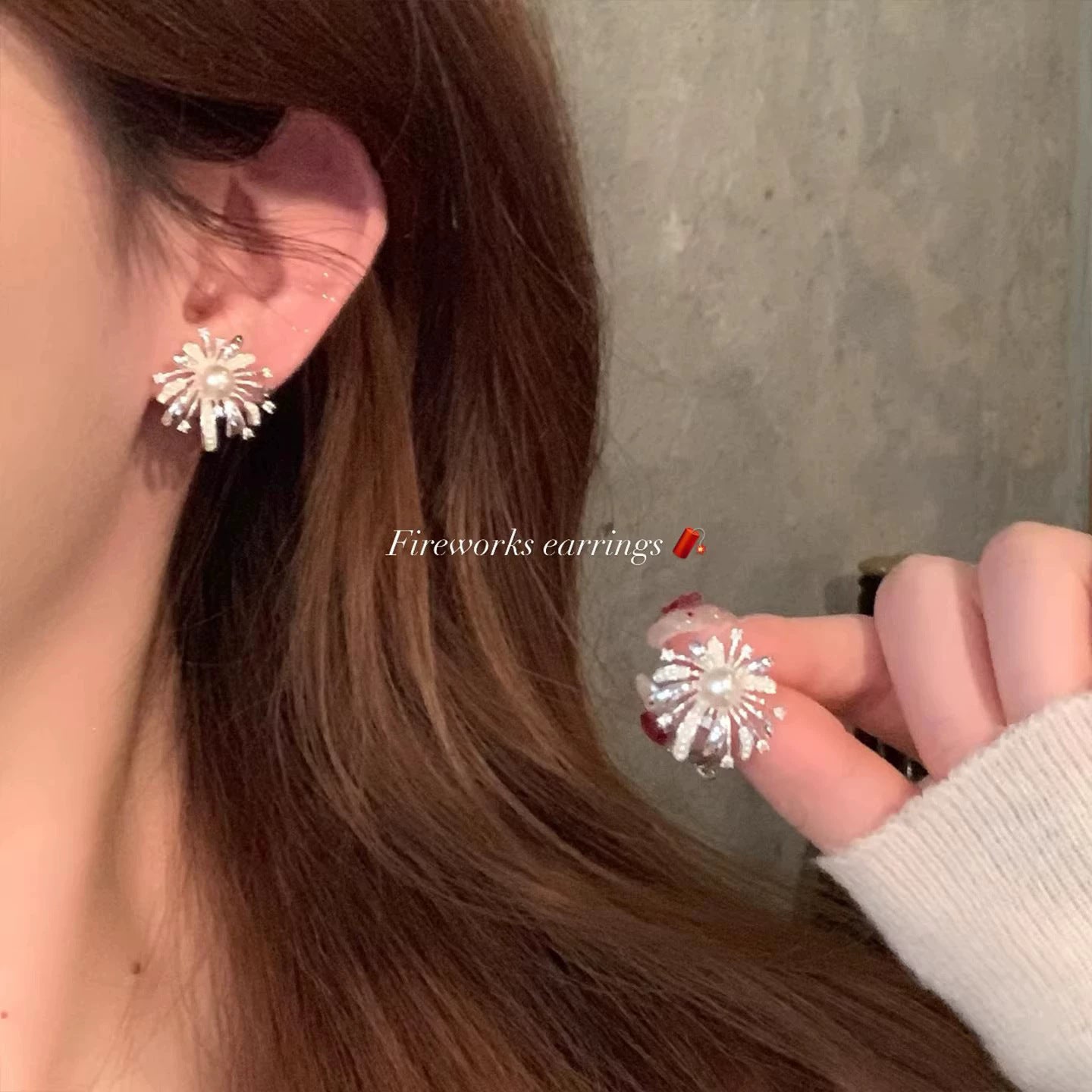 白色花朵耳環－魚尾款細節｜https://igowo.tw/