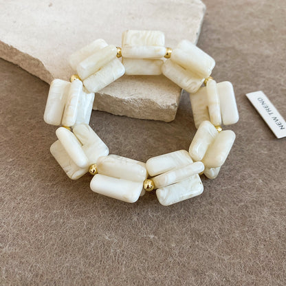 壓克力幾何項鍊耳環組－項鍊-天藍色款細節｜https://igowo.tw/