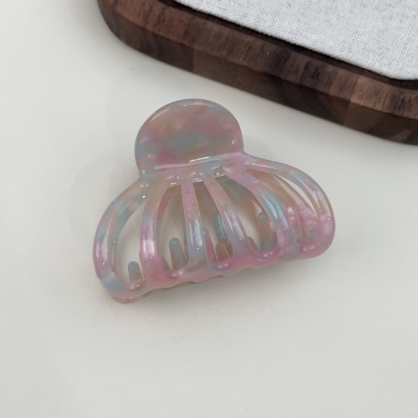 醋酸板材南瓜鯊魚夾－人魚紫款細節｜https://igowo.tw/
