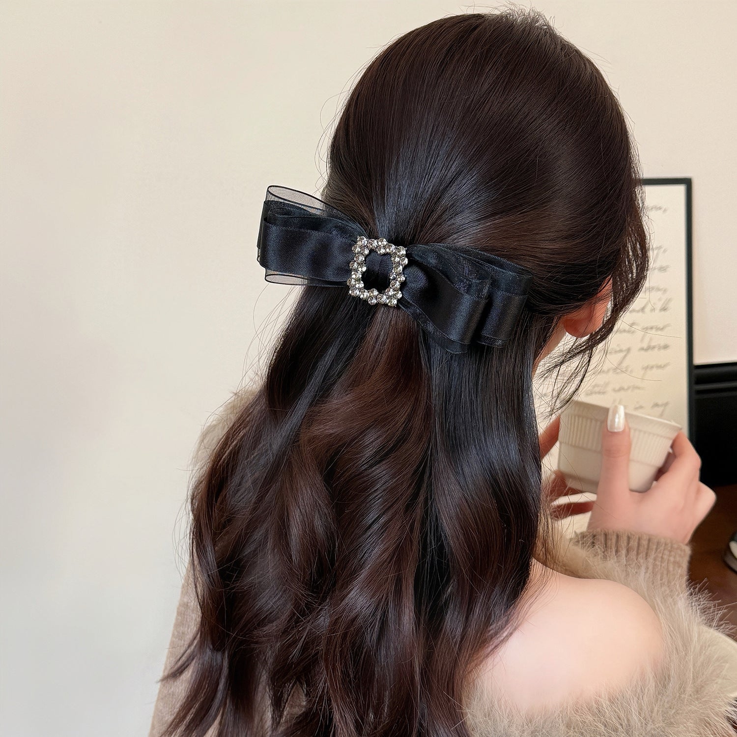 鋯石蝴蝶結髮夾－白色彈簧夾款實拍｜https://igowo.tw/