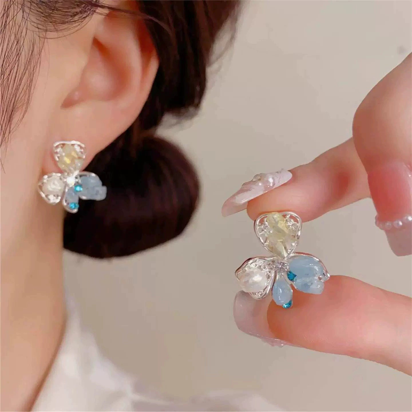 鋯石花朵微鑲耳環－商品主圖｜https://igowo.tw/