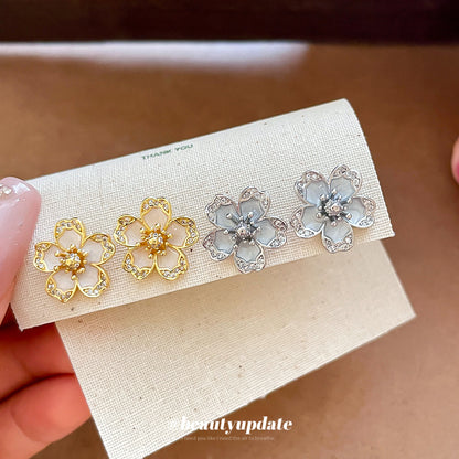 金色琺瑯花朵電鍍耳釘－商品主圖｜https://igowo.tw/
