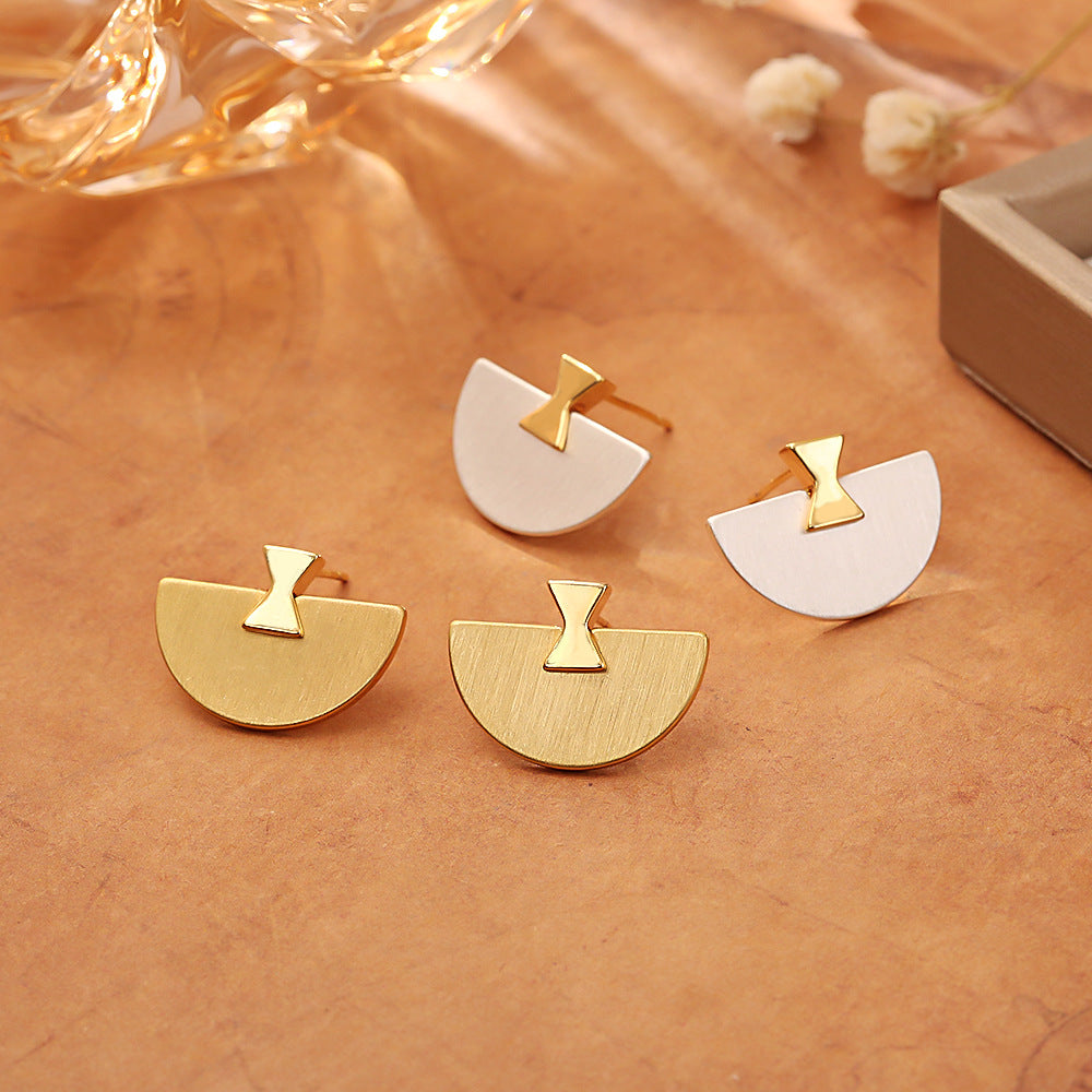 金屬拉絲復古耳釘－商品主圖｜https://igowo.tw/