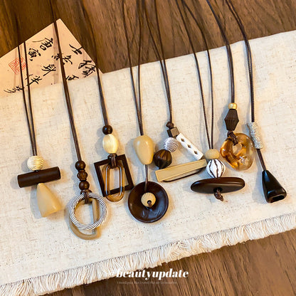木質圓形鏤空墜飾項鍊－項鍊-咖色-圓柱款細節2｜https://igowo.tw/