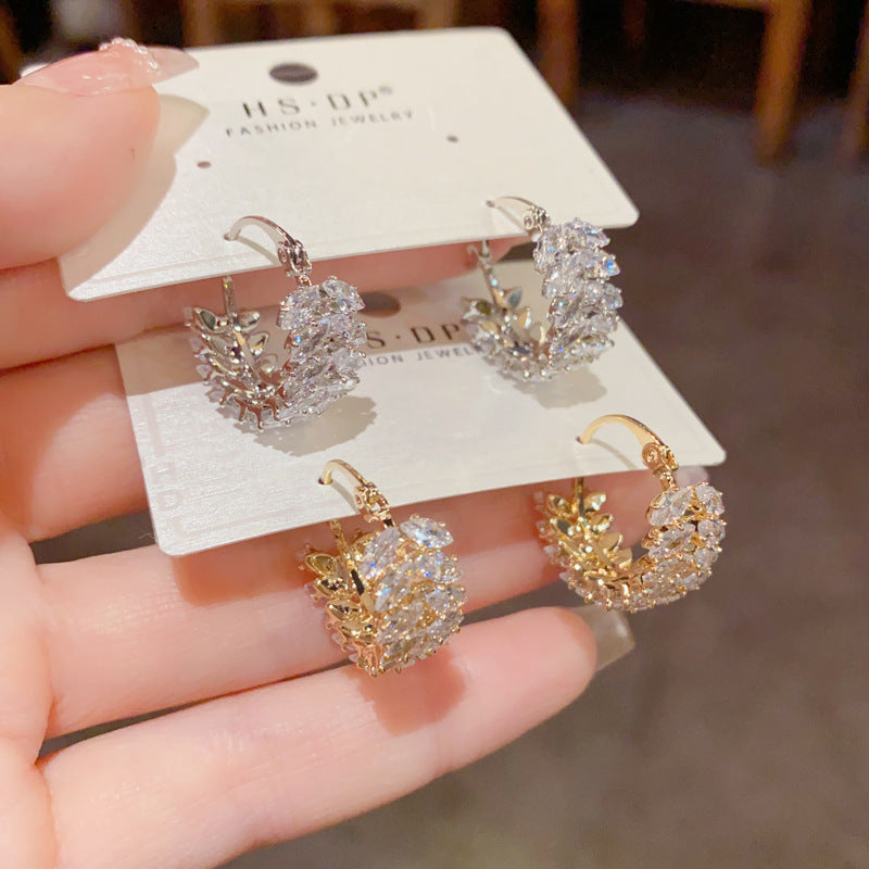 鋯石樹葉微鑲耳扣－商品主圖｜https://igowo.tw/