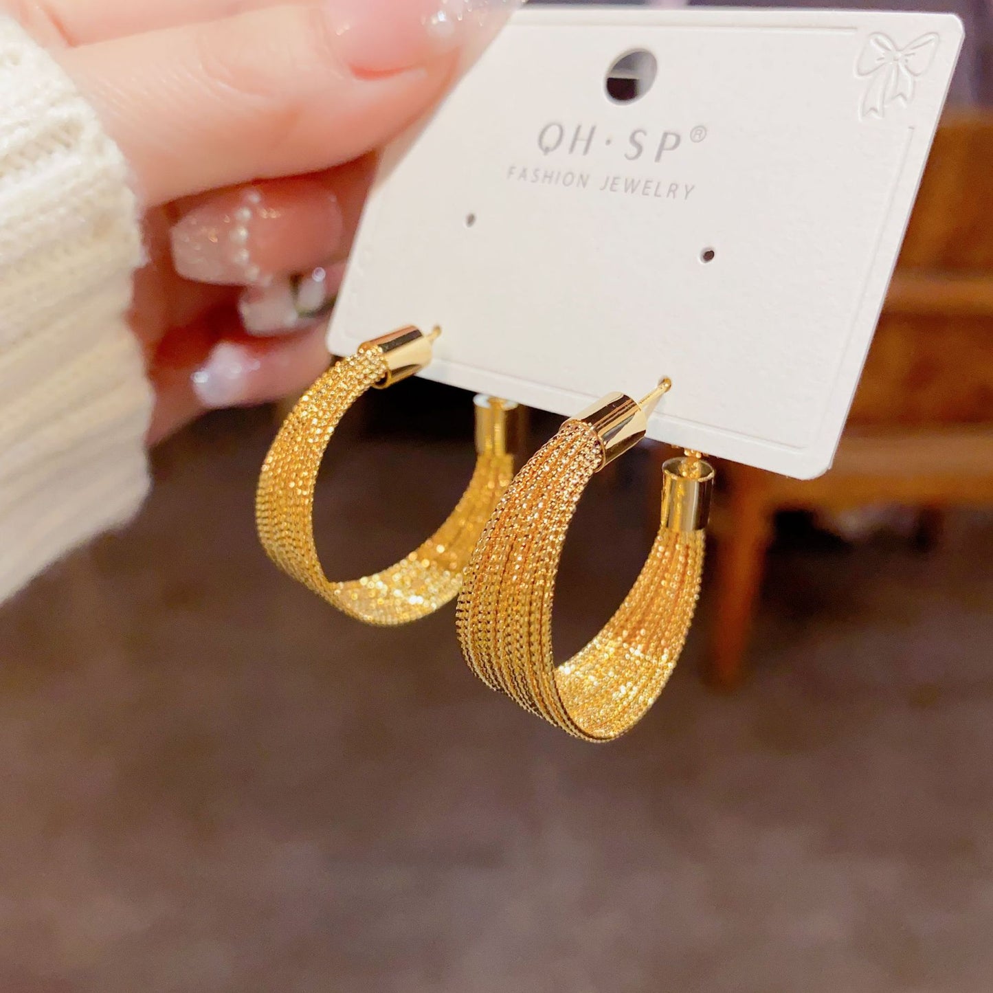 S925金色圓圈誇張耳環－商品主圖｜https://igowo.tw/