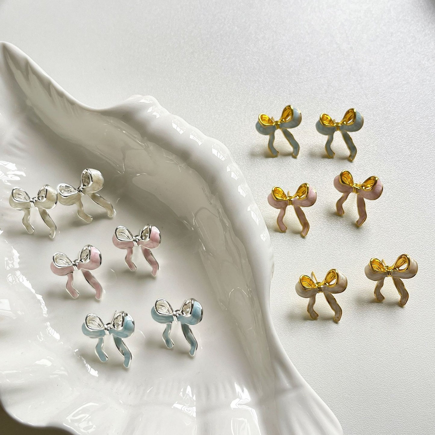 琺瑯蝴蝶結立體耳釘－商品主圖｜https://igowo.tw/