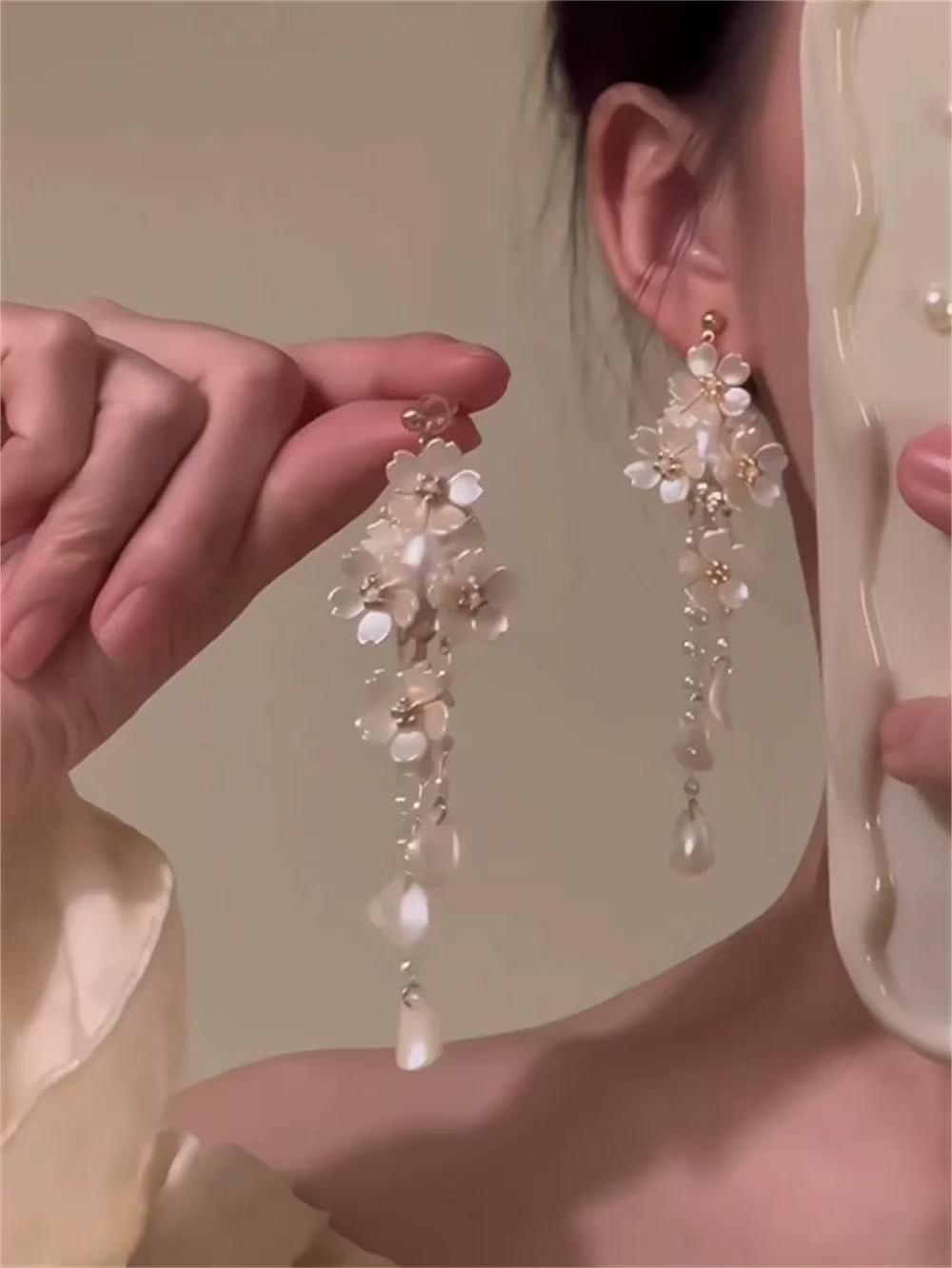 銀針鑲鉆鏤空花朵流蘇耳環女歐美時尚氣質耳釘輕奢高級感耳飾批發