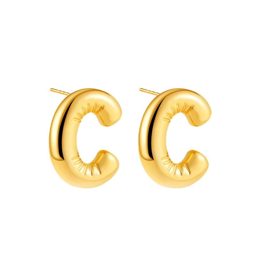 不鏽鋼字母簡約耳釘－E金色款細節｜https://igowo.tw/