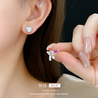 鋯石愛心蝴蝶鑲鑽耳釘－第二視角實拍｜https://igowo.tw/