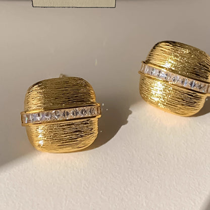 金屬方形鑲鑽拉絲耳釘－商品主圖｜https://igowo.tw/