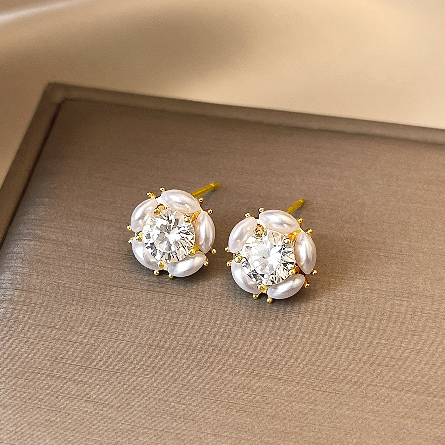 金色珍珠花朵電鍍耳釘