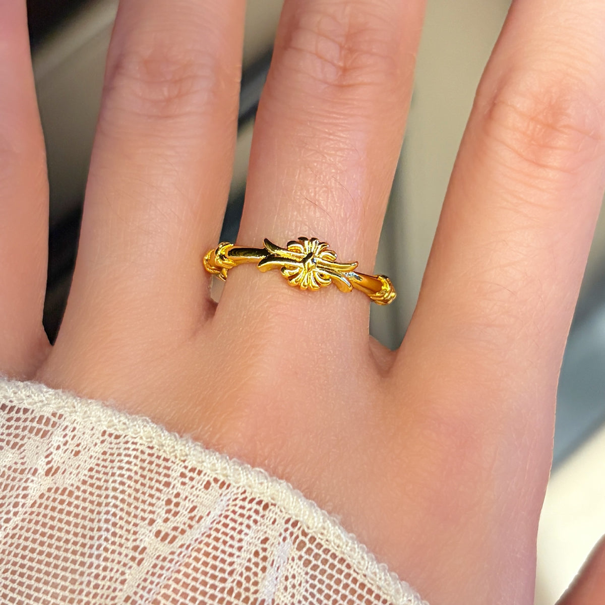 金色十字可調式戒指－第二視角實拍｜https://igowo.tw/