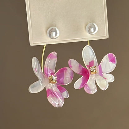 粉色樹脂花朵耳釘－細節特寫47｜https://igowo.tw/
