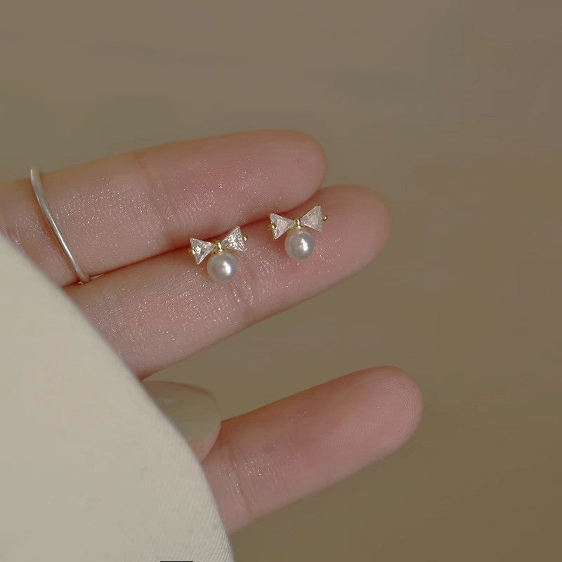 S925彩色鋯石愛心耳釘－細節特寫26｜https://igowo.tw/