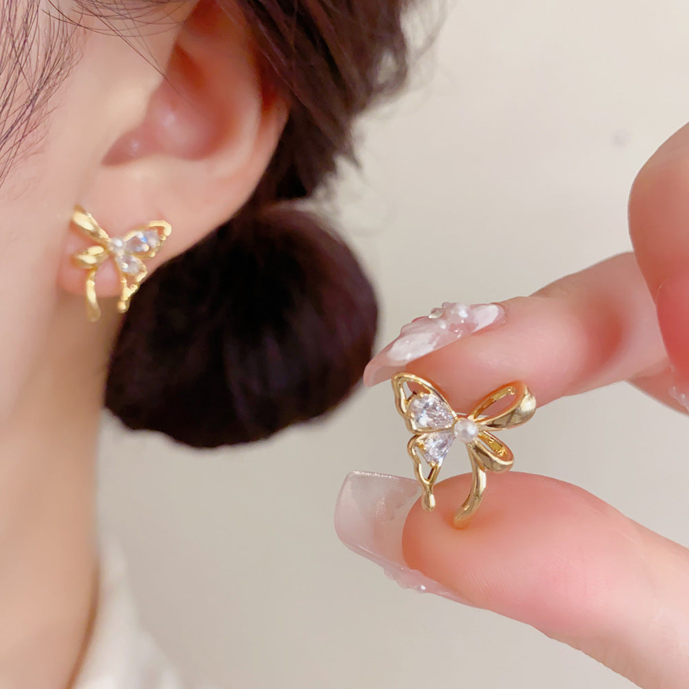 S925鋯石蝴蝶拉絲耳釘－第二視角實拍｜https://igowo.tw/