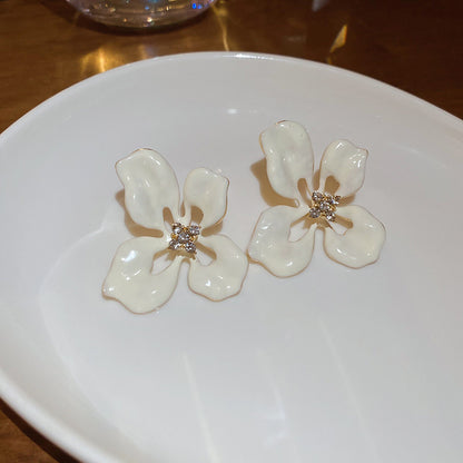 琺瑯金屬花朵誇張耳環－細節特寫14｜https://igowo.tw/
