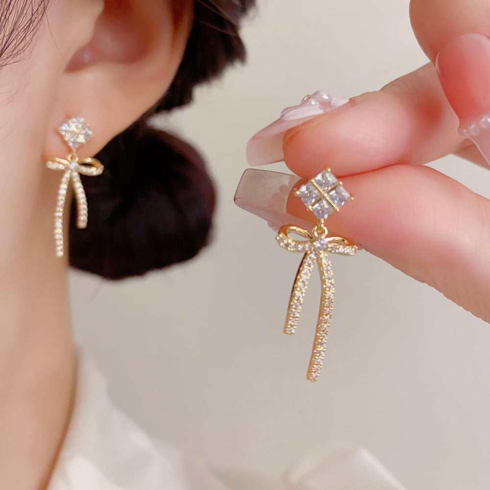 S925鋯石蝴蝶結菱形耳環－商品主圖｜https://igowo.tw/
