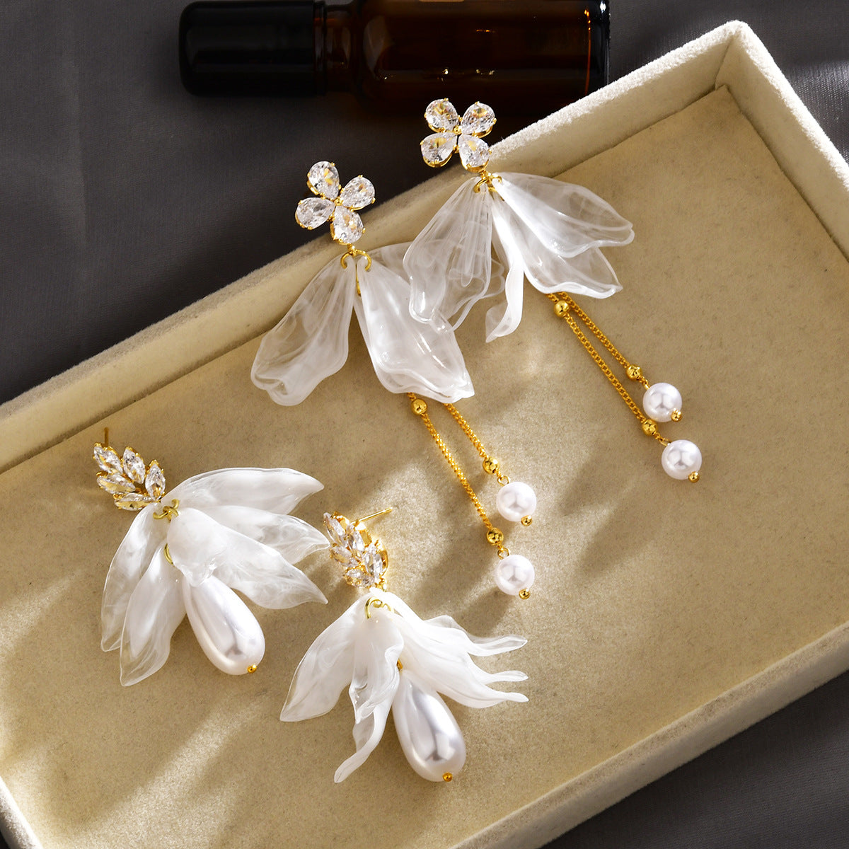 珍珠花朵流蘇長版耳墜－商品主圖｜https://igowo.tw/