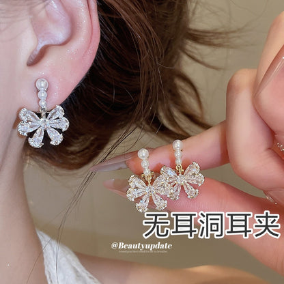 珍珠蝴蝶結免耳洞耳夾－商品主圖｜https://igowo.tw/