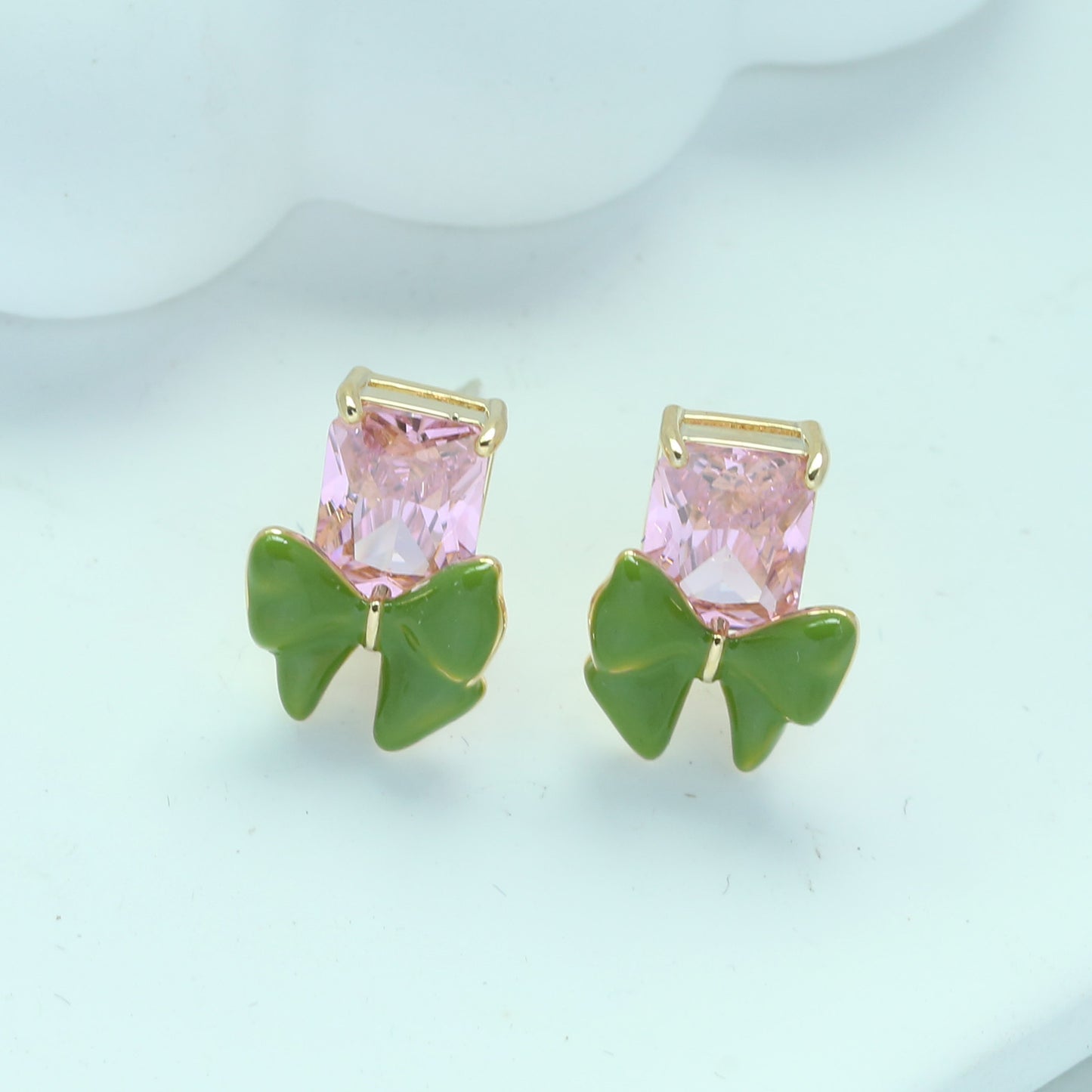 S925鋯石蝴蝶結微鑲耳釘－商品主圖｜https://igowo.tw/