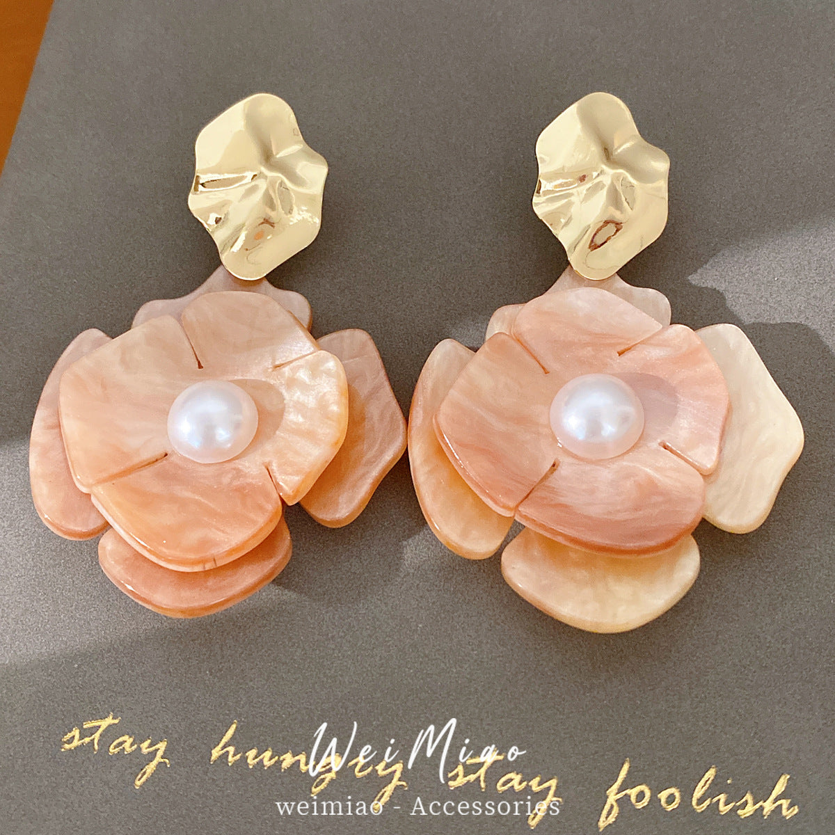 珍珠花朵簡約耳釘－商品主圖｜https://igowo.tw/