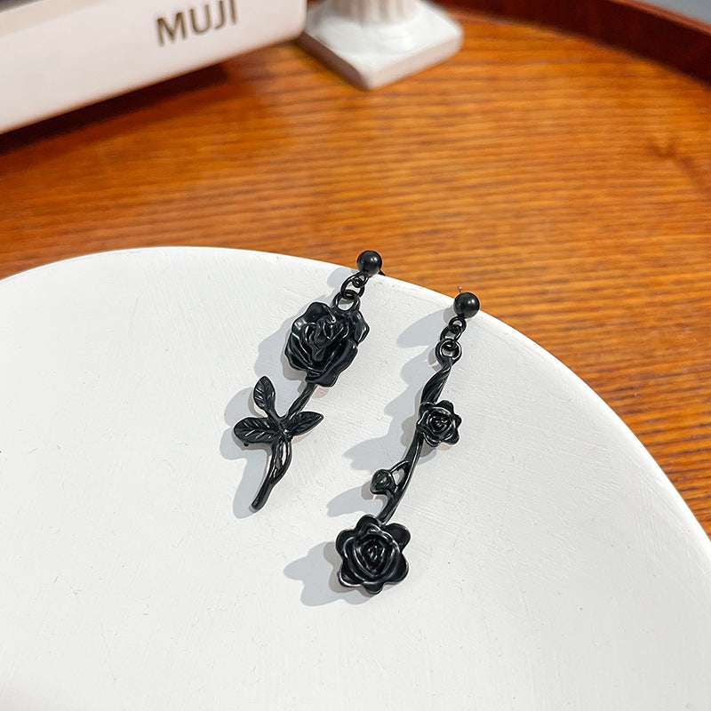銀針玫瑰不對稱耳釘－商品主圖｜https://igowo.tw/