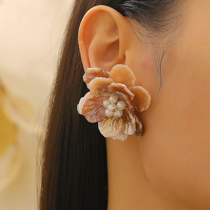 繽紛樹脂花朵立體耳釘－細節特寫8｜https://igowo.tw/