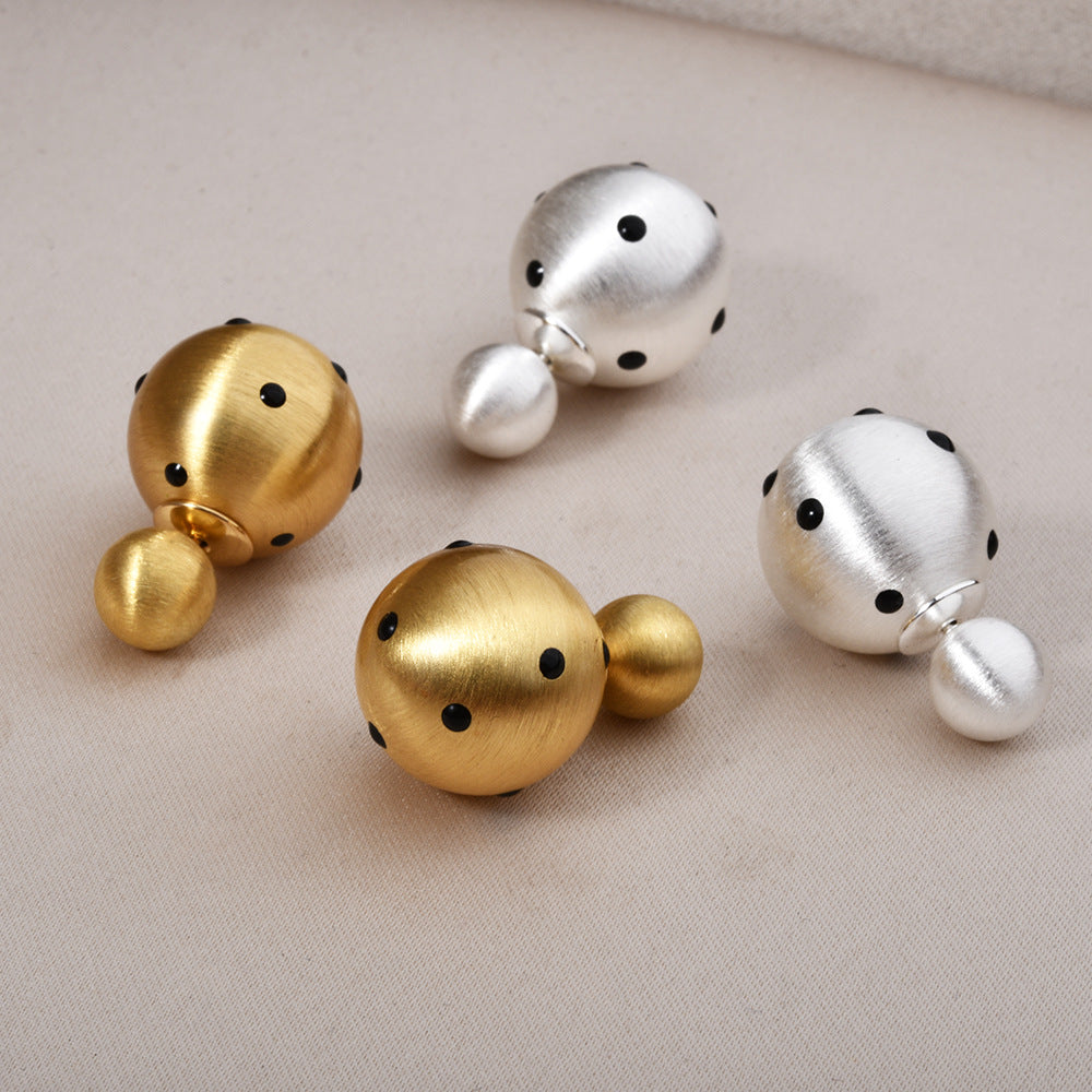 金屬波點圓珠拉絲耳釘－商品主圖｜https://igowo.tw/