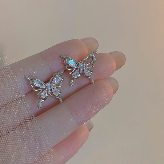 珍珠鋯石蝴蝶小巧耳環－商品主圖｜https://igowo.tw/