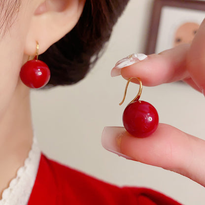紅色珍珠簡約耳鉤－第二視角實拍｜https://igowo.tw/