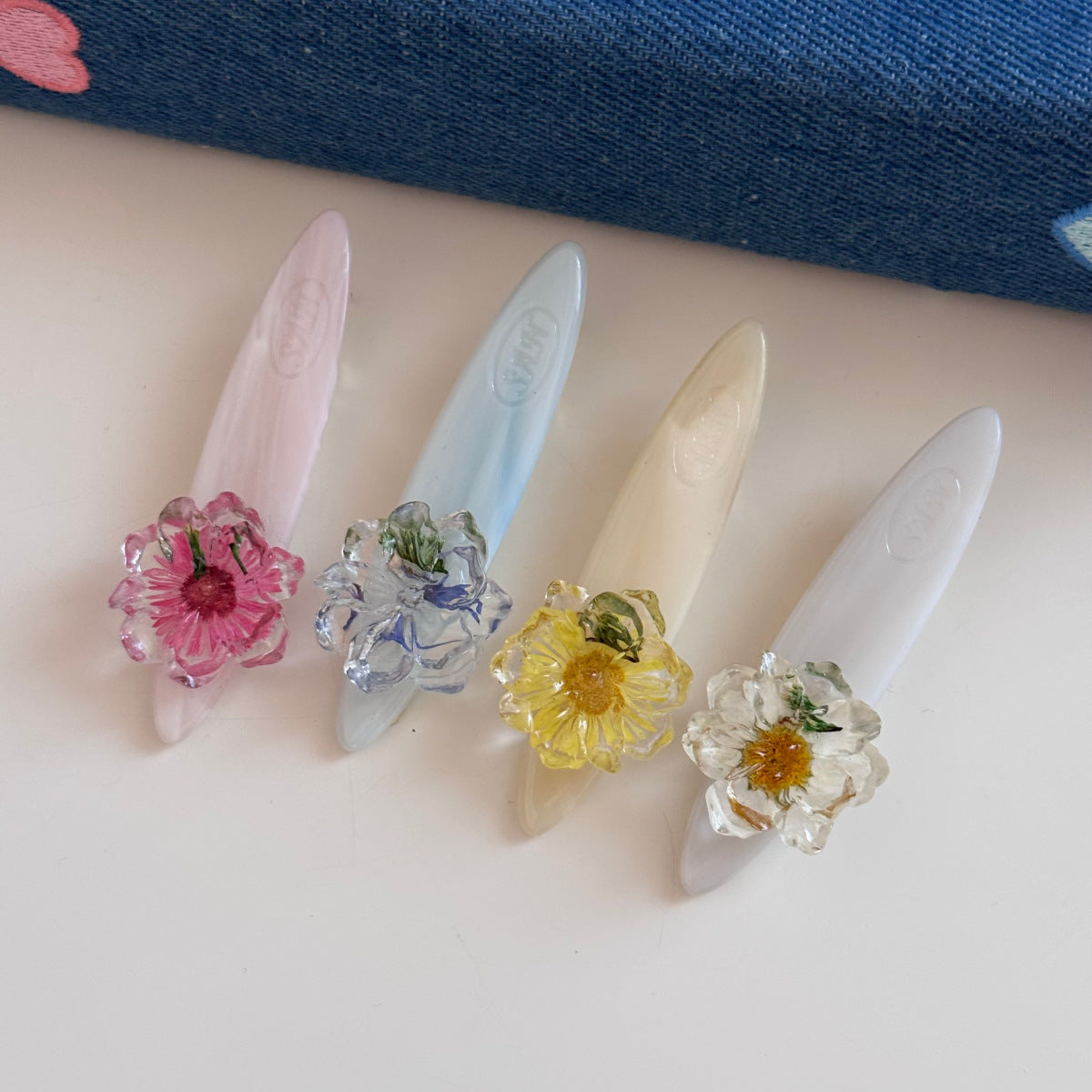 樹脂雛菊髮夾－樹脂小花夾-粉色款細節｜https://igowo.tw/