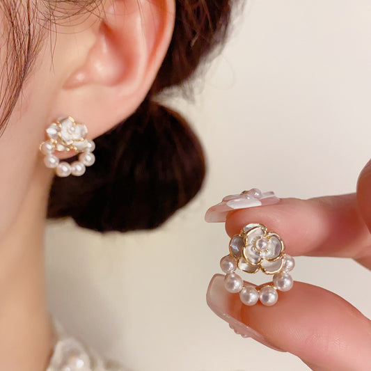 S925珍珠花朵簡約耳釘－商品主圖｜https://igowo.tw/