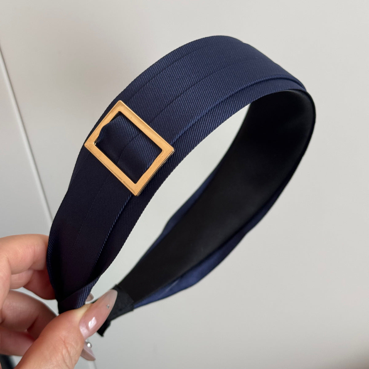 寬版復古髮箍－金方扣箍-藏青款細節｜https://igowo.tw/