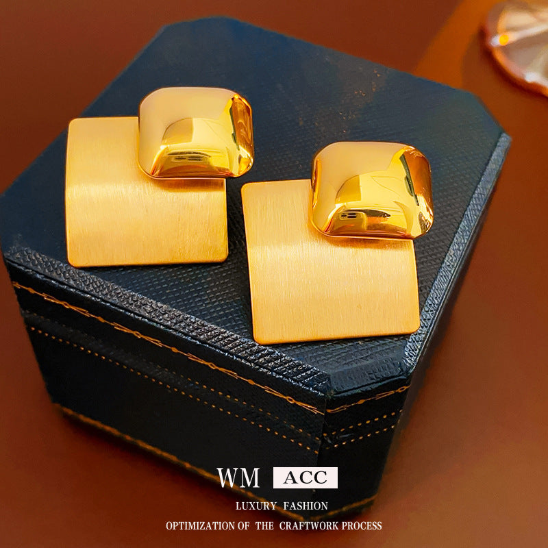 金色銀針方形電鍍耳釘－商品主圖｜https://igowo.tw/
