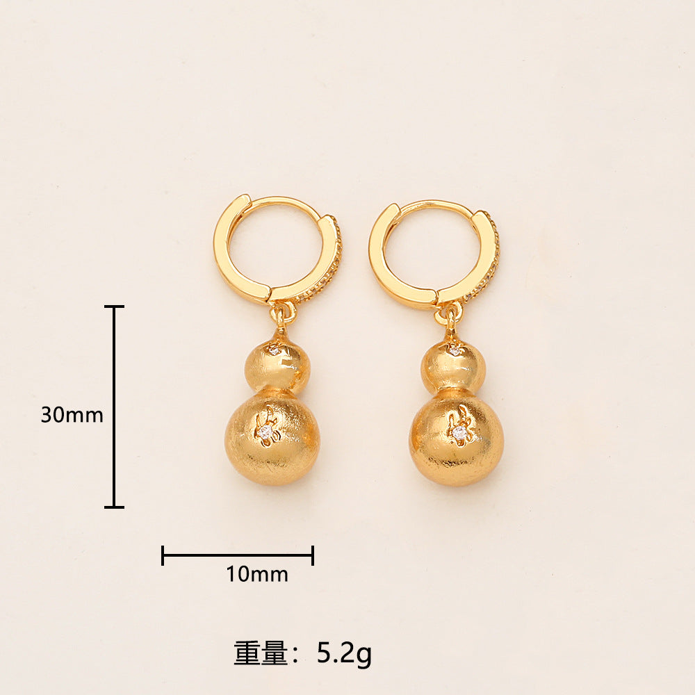 金色鋯石葫蘆微鑲耳扣－細節特寫2｜https://igowo.tw/