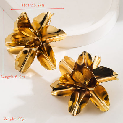 金屬花朵扭紋立體耳環－花朵-金款細節1｜https://igowo.tw/