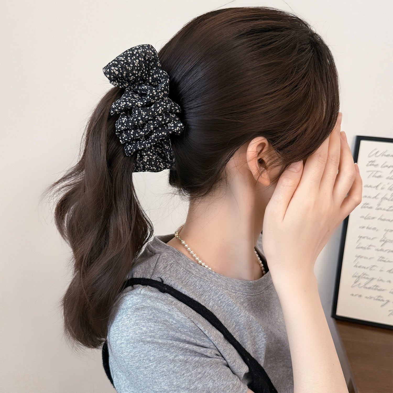 網紗碎花雲朵復古髮夾－咖碎花香蕉夾款實拍｜https://igowo.tw/