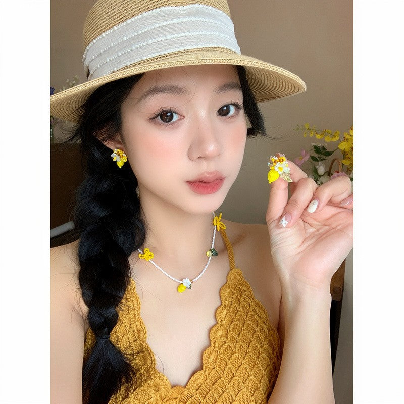 繽紛花朵圓形編織耳釘－3#銀針-白色款細節｜https://igowo.tw/
