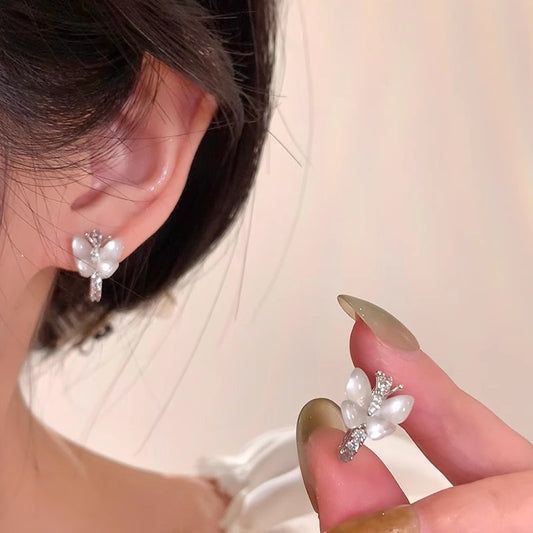 貓眼石蝴蝶圓圈耳環－商品主圖｜https://igowo.tw/
