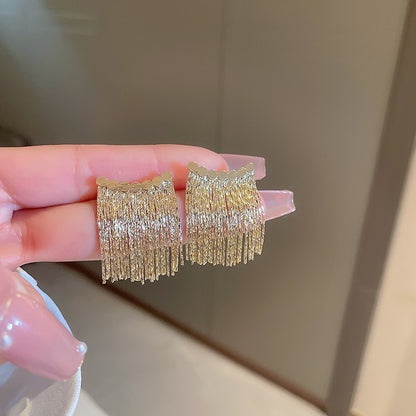 鋯石銀針樹葉流蘇耳環－12#銀針-金色款細節｜https://igowo.tw/